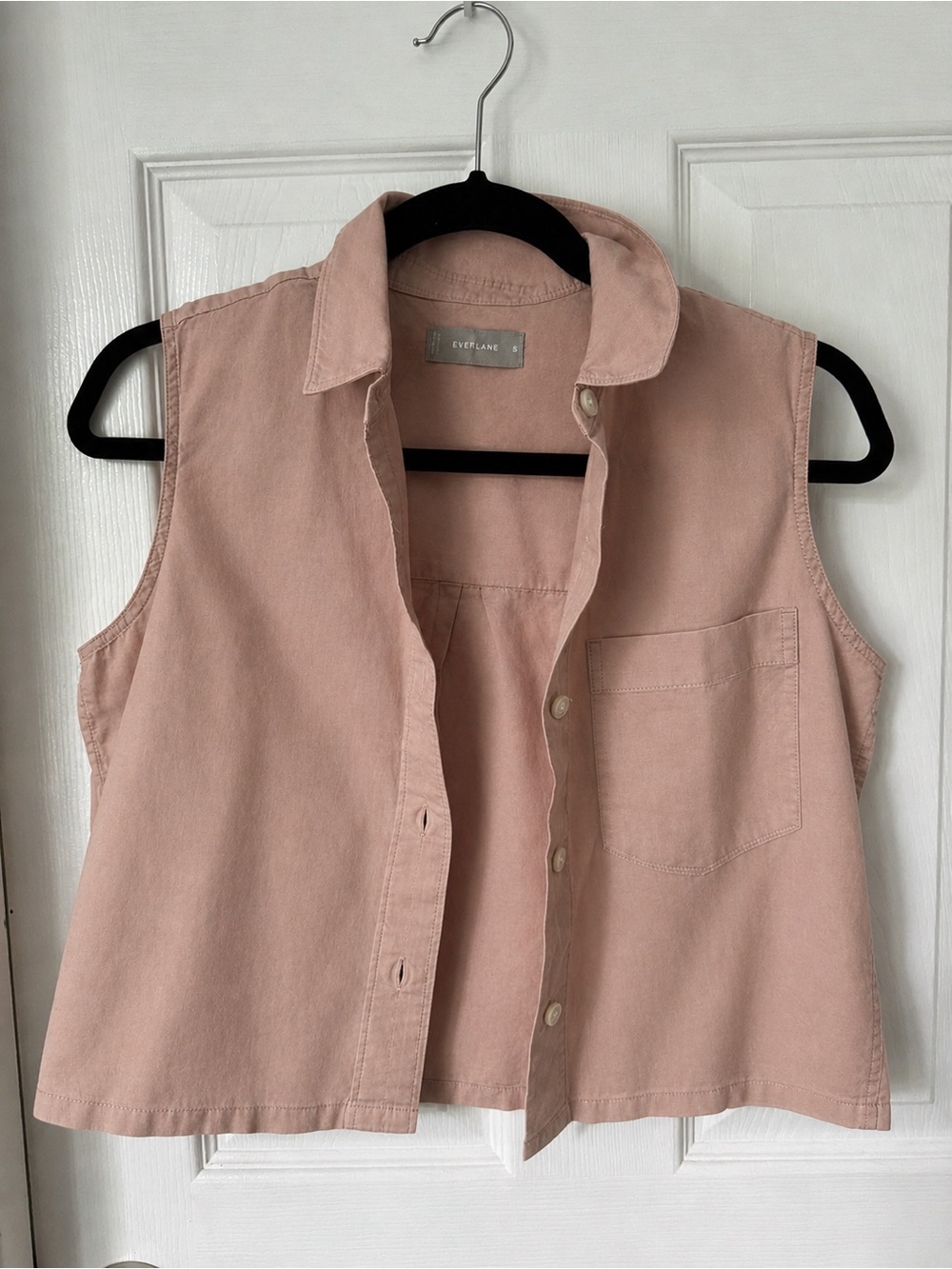Everlane Sleeveless Button-Front Shirt in Dusty Pink